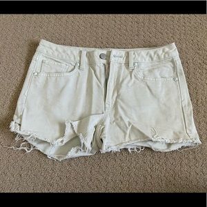 Gap Distressed Off White Cut Off Jean Shorts in size 26